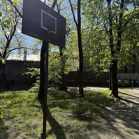 Peaceful With Parking Close To Center Apartamento